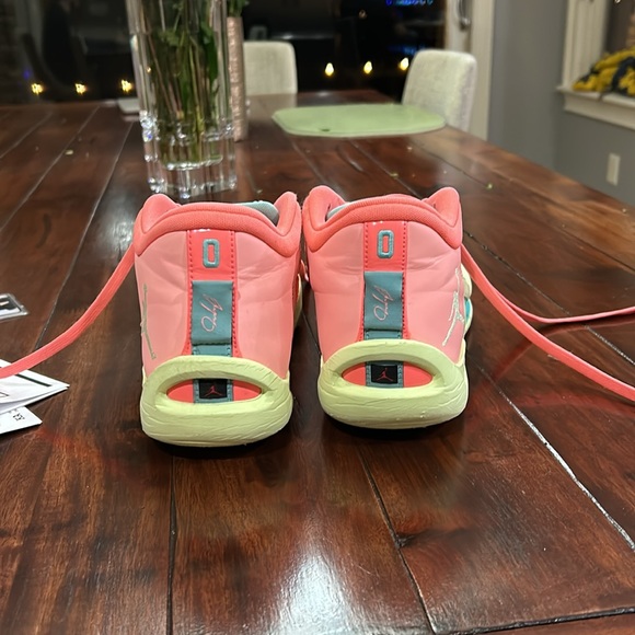 Jayson Tatum basketball sneakers. Men’s size 10.5 - Picture 3 of 6